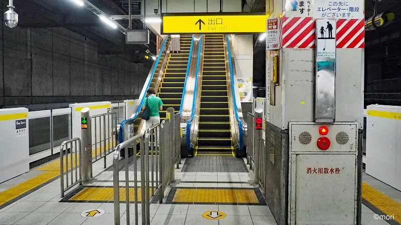 JR総武線信濃町駅出口