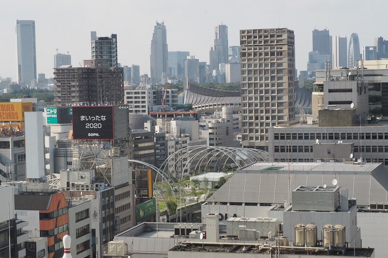 渋谷ヒカリエスカイロビーからみた新宿方面の眺望