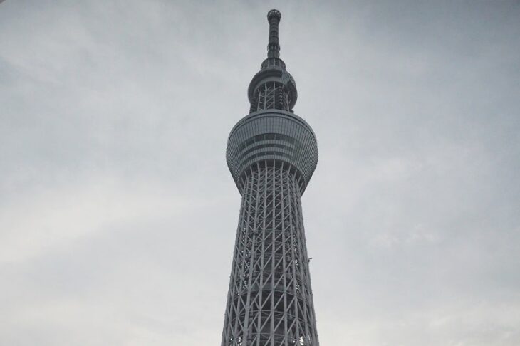 東京スカイツリーイーストタワー30階展望スペースから見た東京スカイツリー
