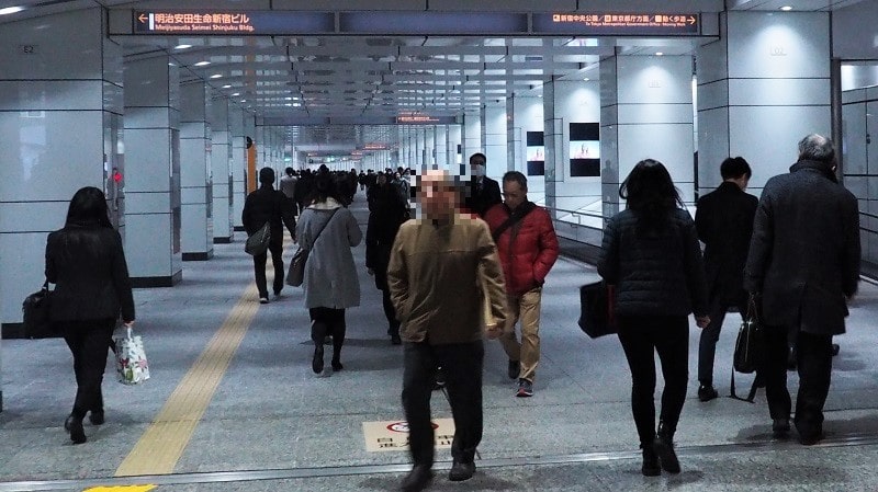 新宿駅西口と東京都庁をつなぐ地下道
